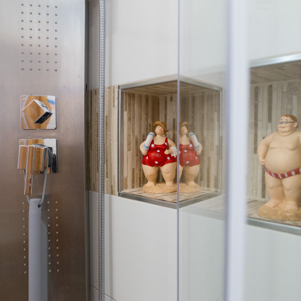 dekorative Figuren im Badezimmer
